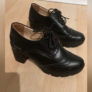 Size 7 women’s black Oxford shoes